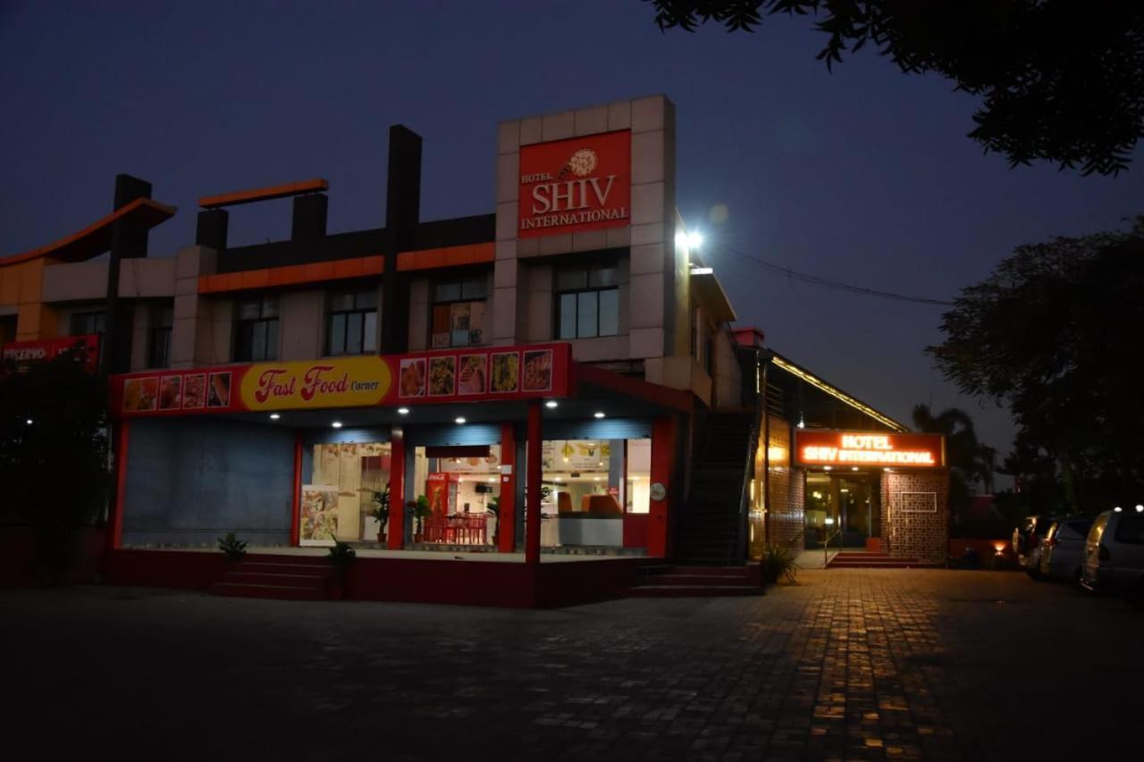 Hotel Shiv International Bhachau Exterior photo