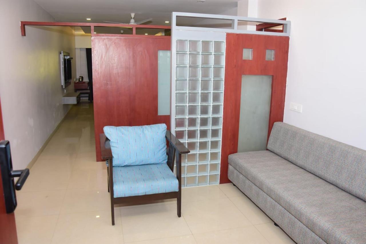 Hotel Shiv International Bhachau Exterior photo