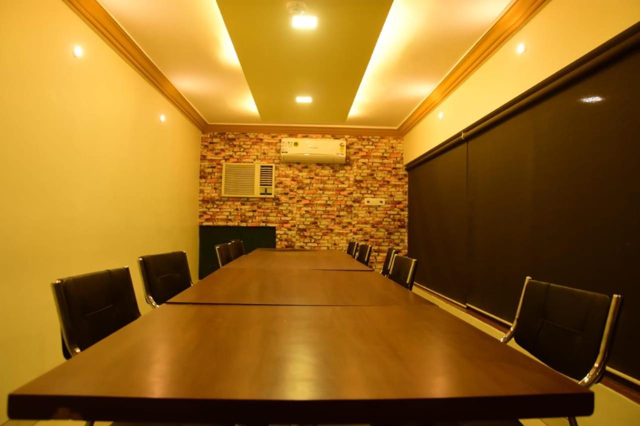 Hotel Shiv International Bhachau Exterior photo